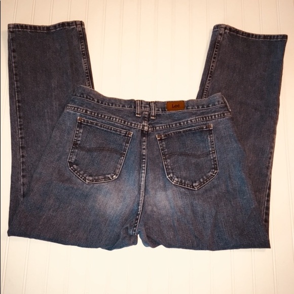 Lee ladies size 14 short blue jeans gently used - Picture 2 of 3